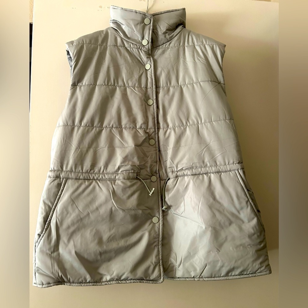 New Women's Gray Puffer Vest